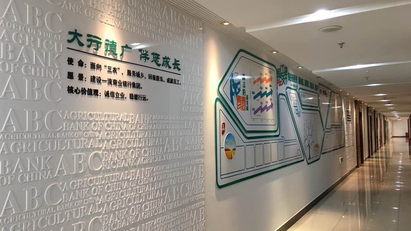 选择一家专业的酒类包装设计团队，可以从以下几个方面进行评估：