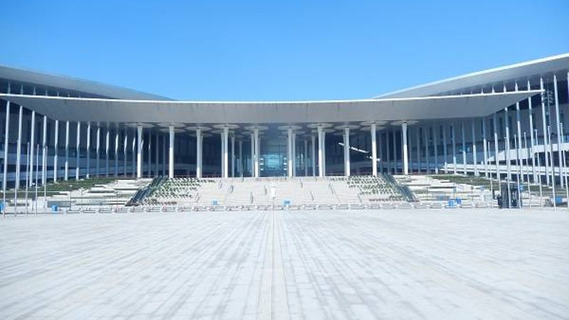 婚庆舞台搭建费用主要由以下几个部分构成：